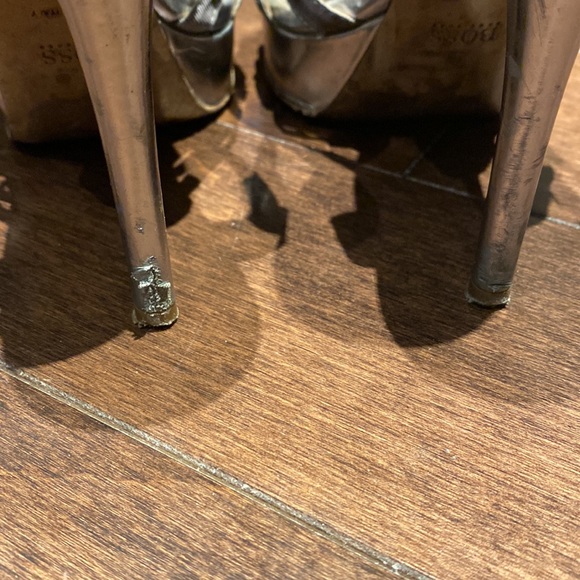 Hugo Boss silver platform sandal - Picture 3 of 3